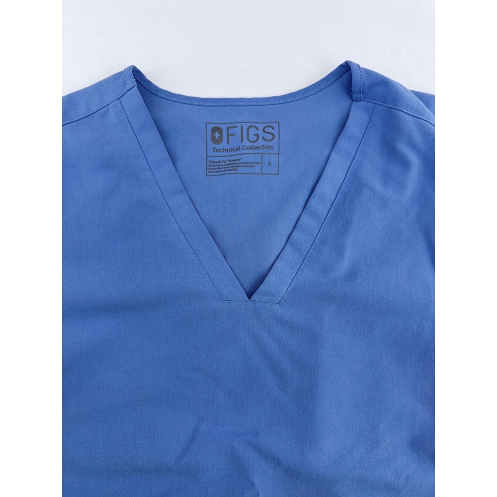 FIGS Technical Collection Blue V-Neck Scrub Top Womens Large 2-Pocket Large - Picture 2 of 4